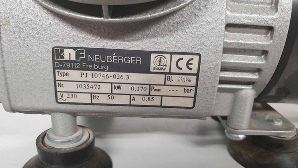 KNF Neuberger Doppelkolben Vakuumpumpe N026.3. mit neuem Tragegriff